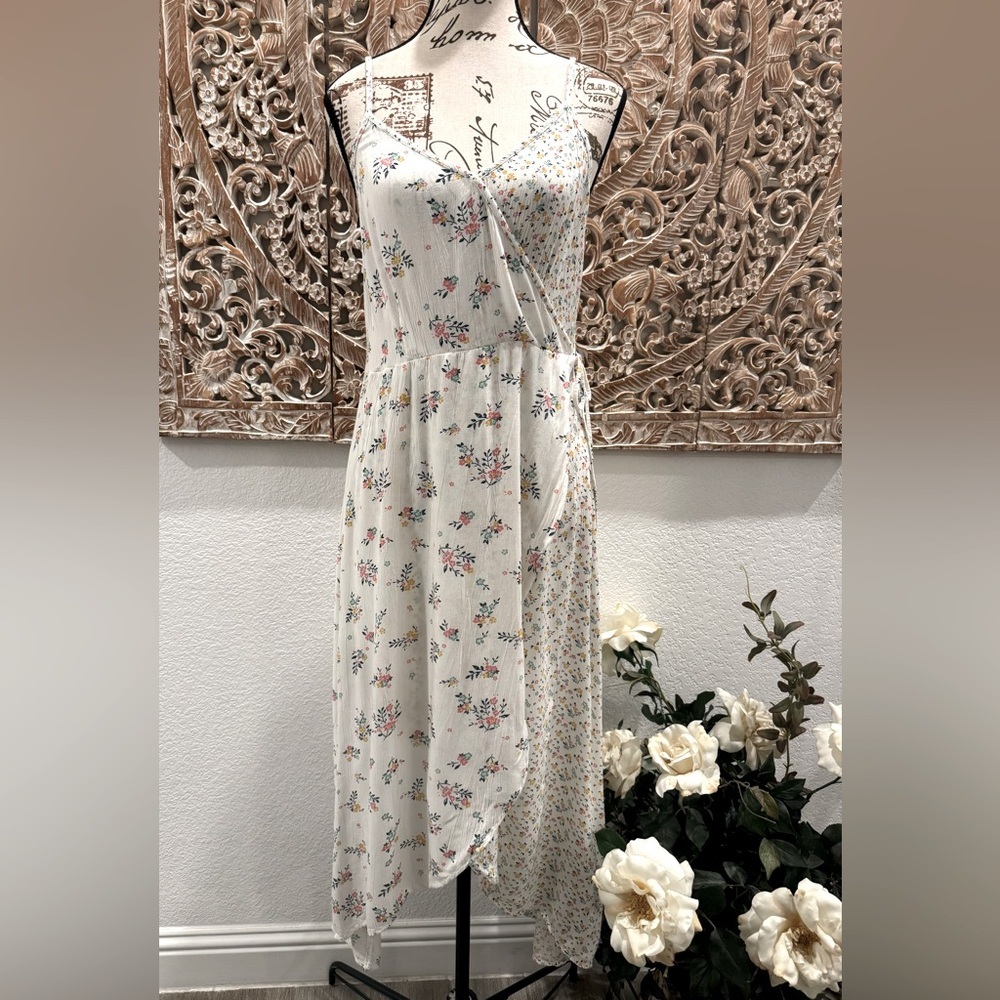Mudd Super Soft Dainty Floral Boho Country Chic Faux Wrap Midi Summer Dress